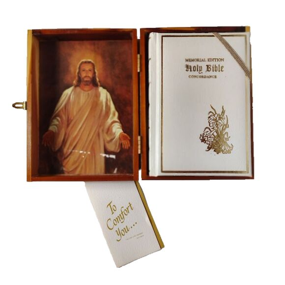 Vintage 1976 Holy Bible Cedar Box Memorial Edition Red Letter Concordance - Picture 1 of 16